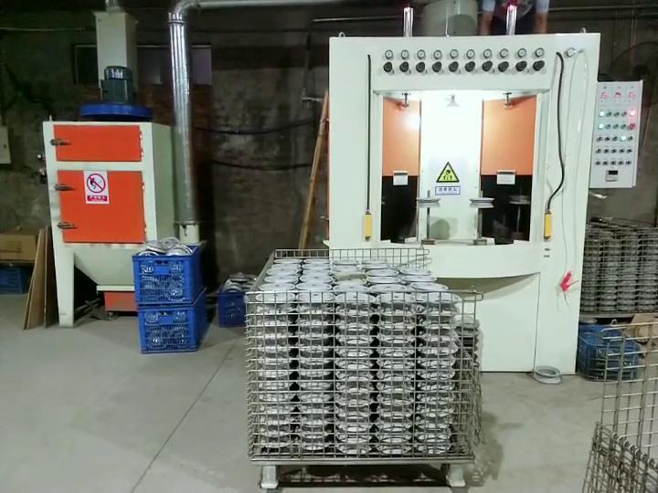 自動轉(zhuǎn)盤式噴砂機工作視頻